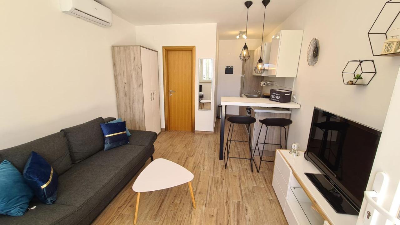Studio Apartman Kiara Bol Exteriör bild