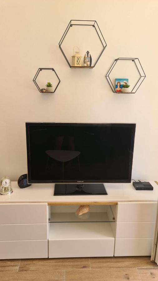 Studio Apartman Kiara Bol Exteriör bild