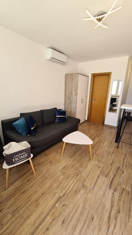 Studio Apartman Kiara Bol Exteriör bild