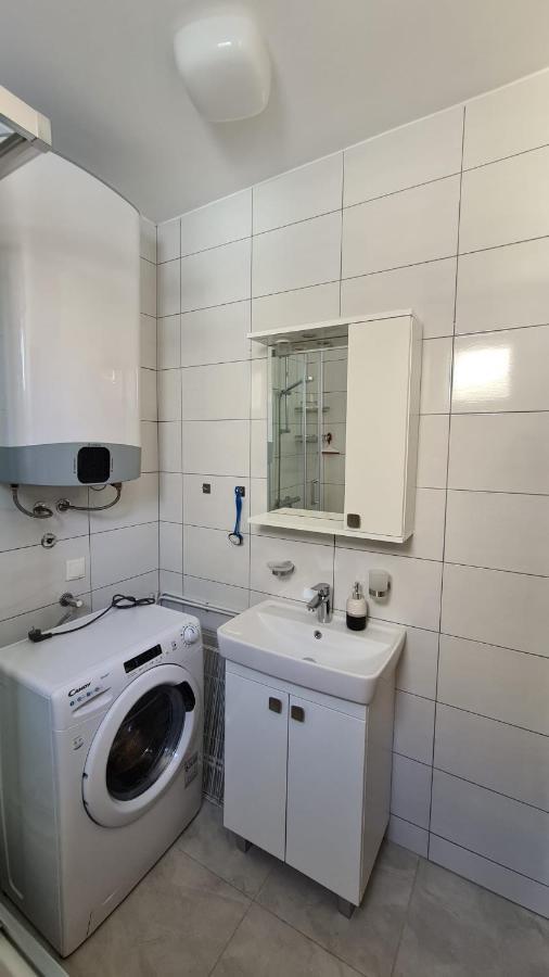 Studio Apartman Kiara Bol Exteriör bild
