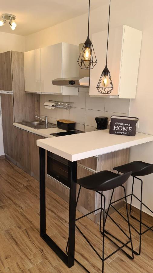 Studio Apartman Kiara Bol Exteriör bild