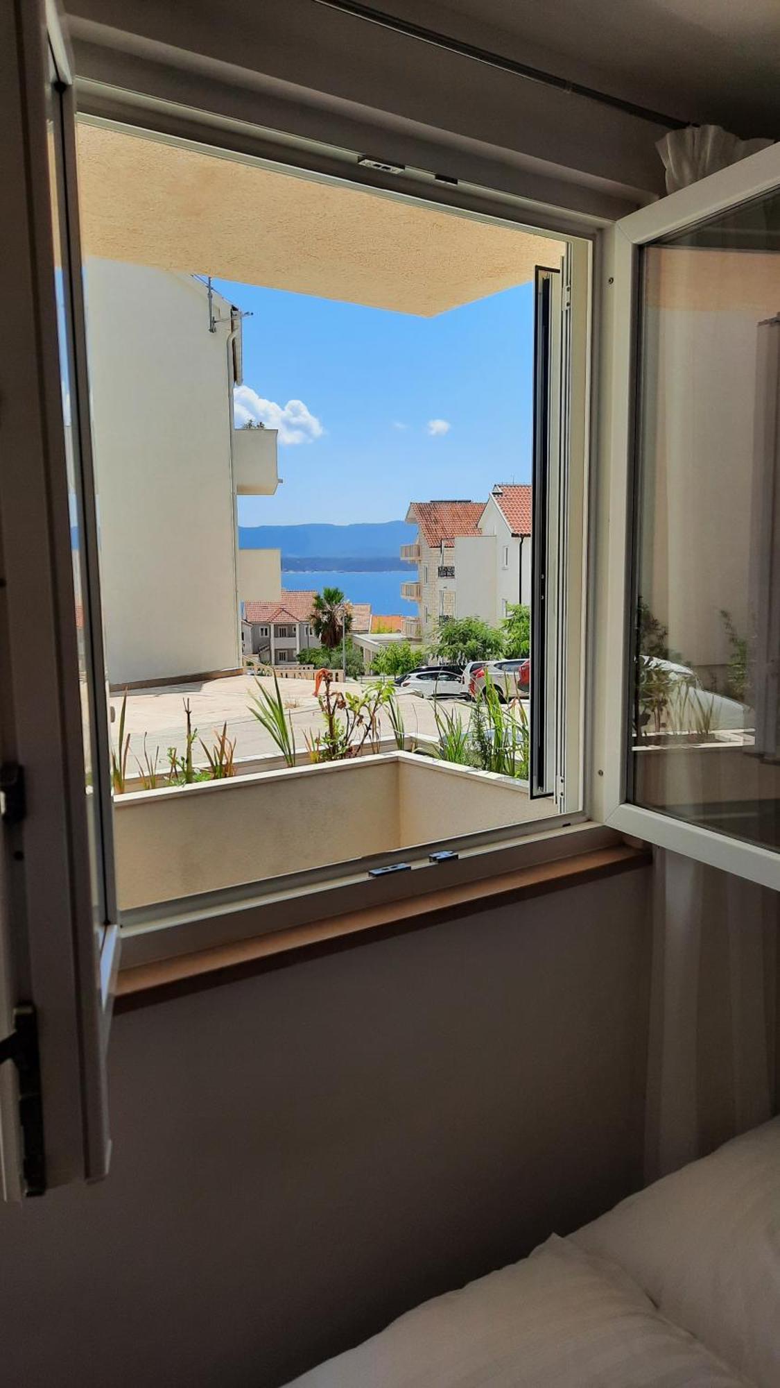 Studio Apartman Kiara Bol Exteriör bild