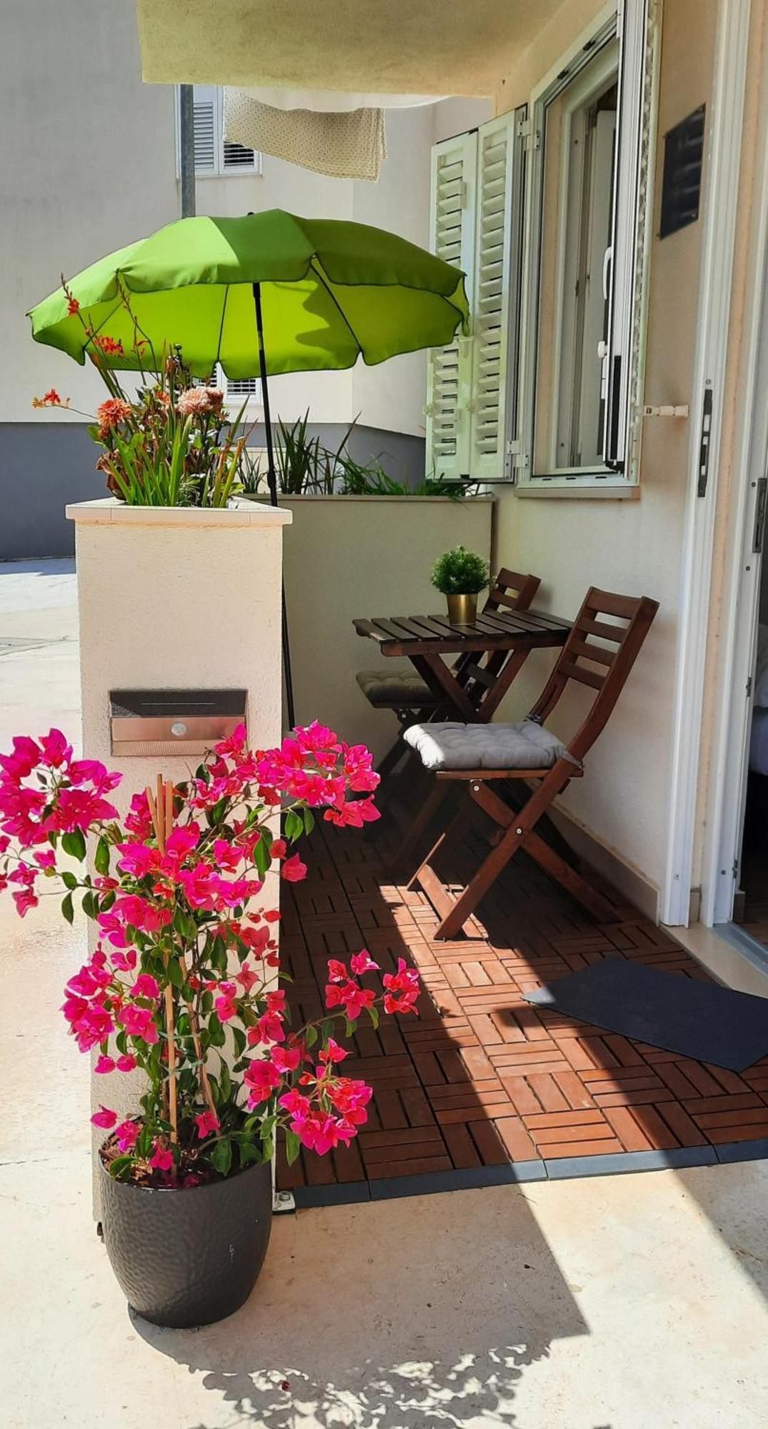 Studio Apartman Kiara Bol Exteriör bild